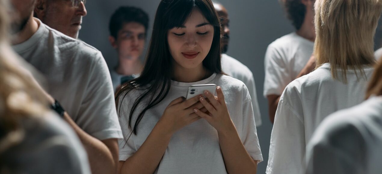 What are the Dangers of Social Media for Adults? (Demo)